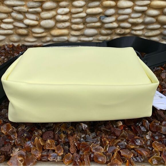 Rains Box Crossbody/Shoulder Bag Yellow (Straw) New! New w/Tag (NWT) Retail $110 - Picture 5 of 8